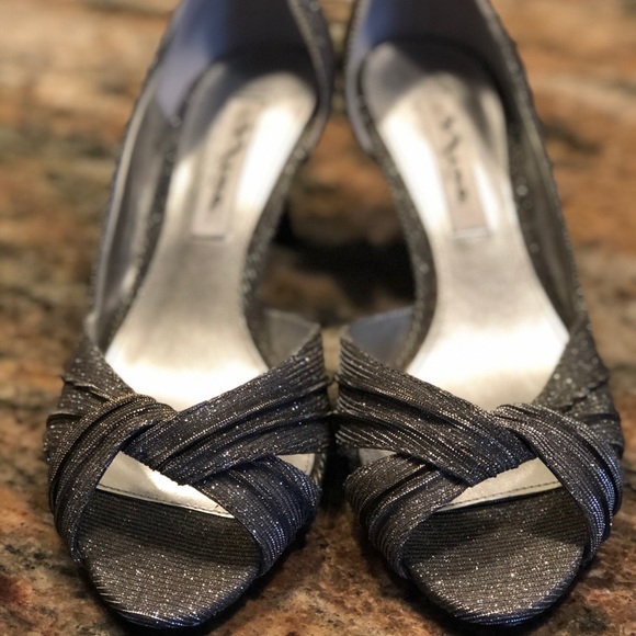 Shoes - Picture 4 of 7